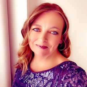 Meet your Posher, Donielle